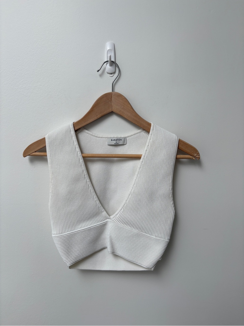 Babaton Cream Ribbed V-Neck Crop Tank